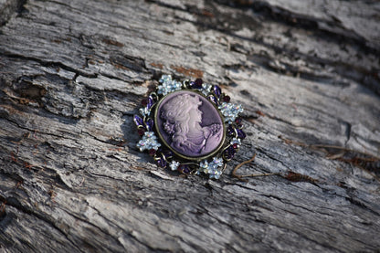 Vintage Style Beauty Brooch Violet