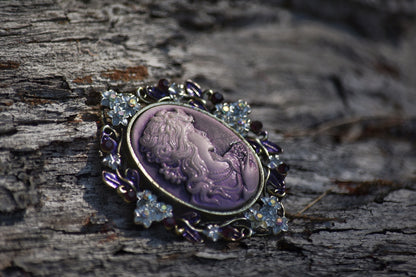 Vintage Style Beauty Brooch Violet