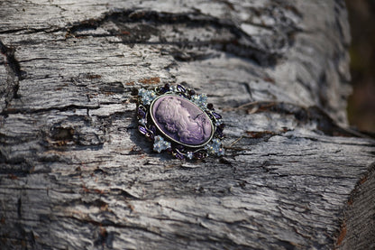 Vintage Style Beauty Brooch Violet